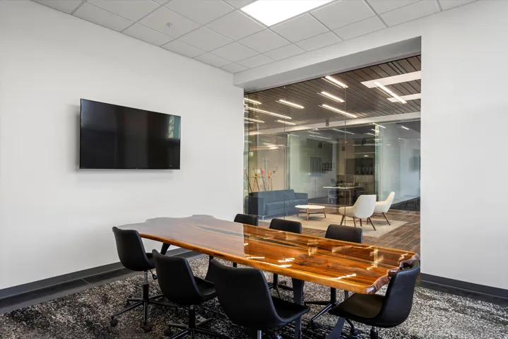 Conference room featuring a drop ceiling