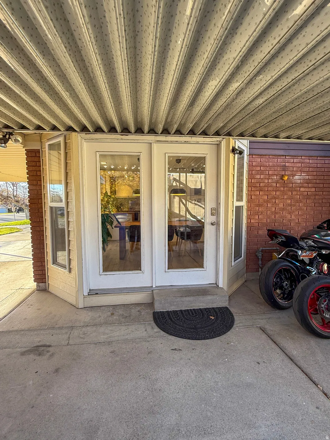 Entrance to property with a patio area