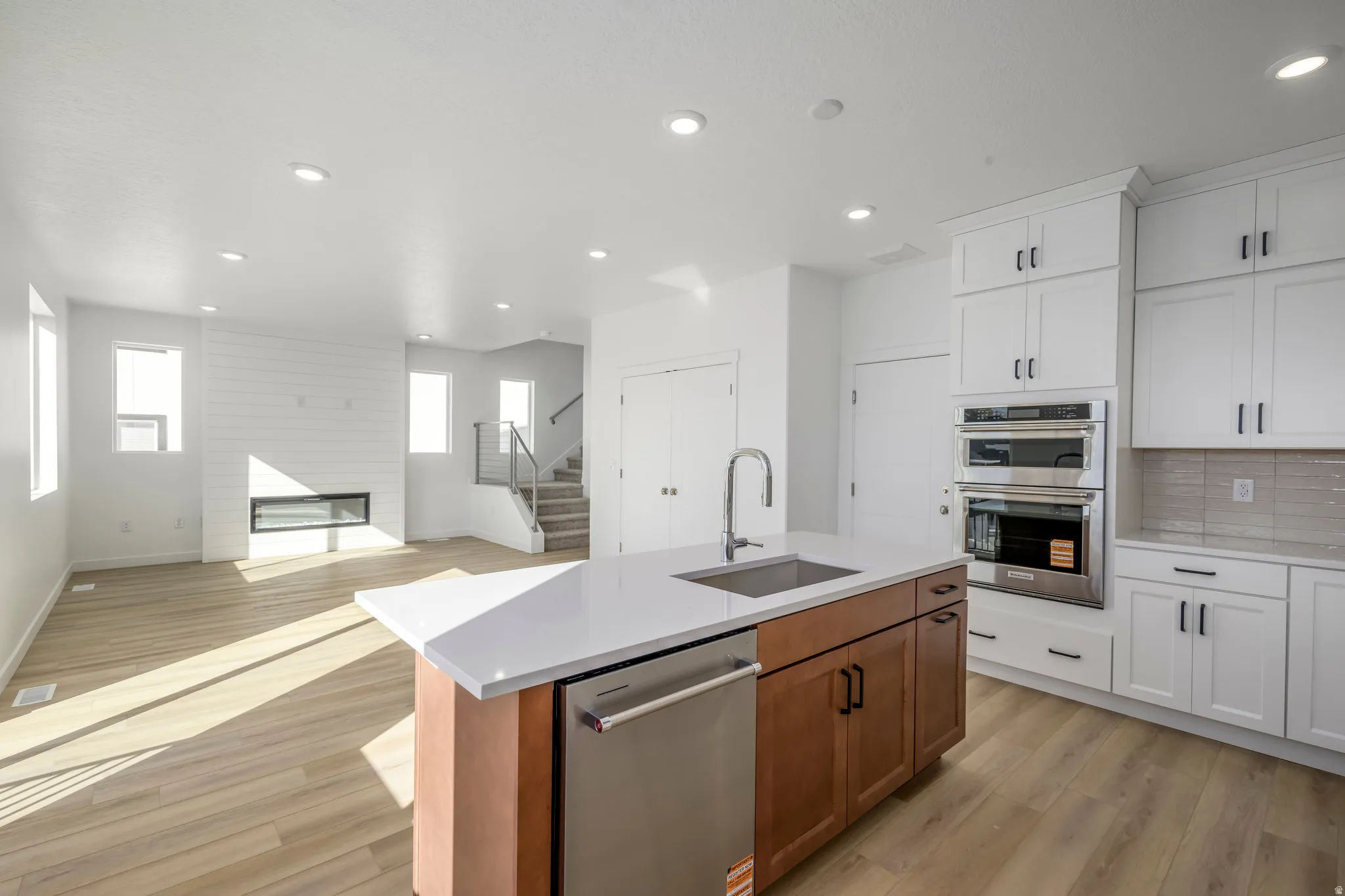 Prep, host, or hang out-this kitchen was built to handle it all in style.