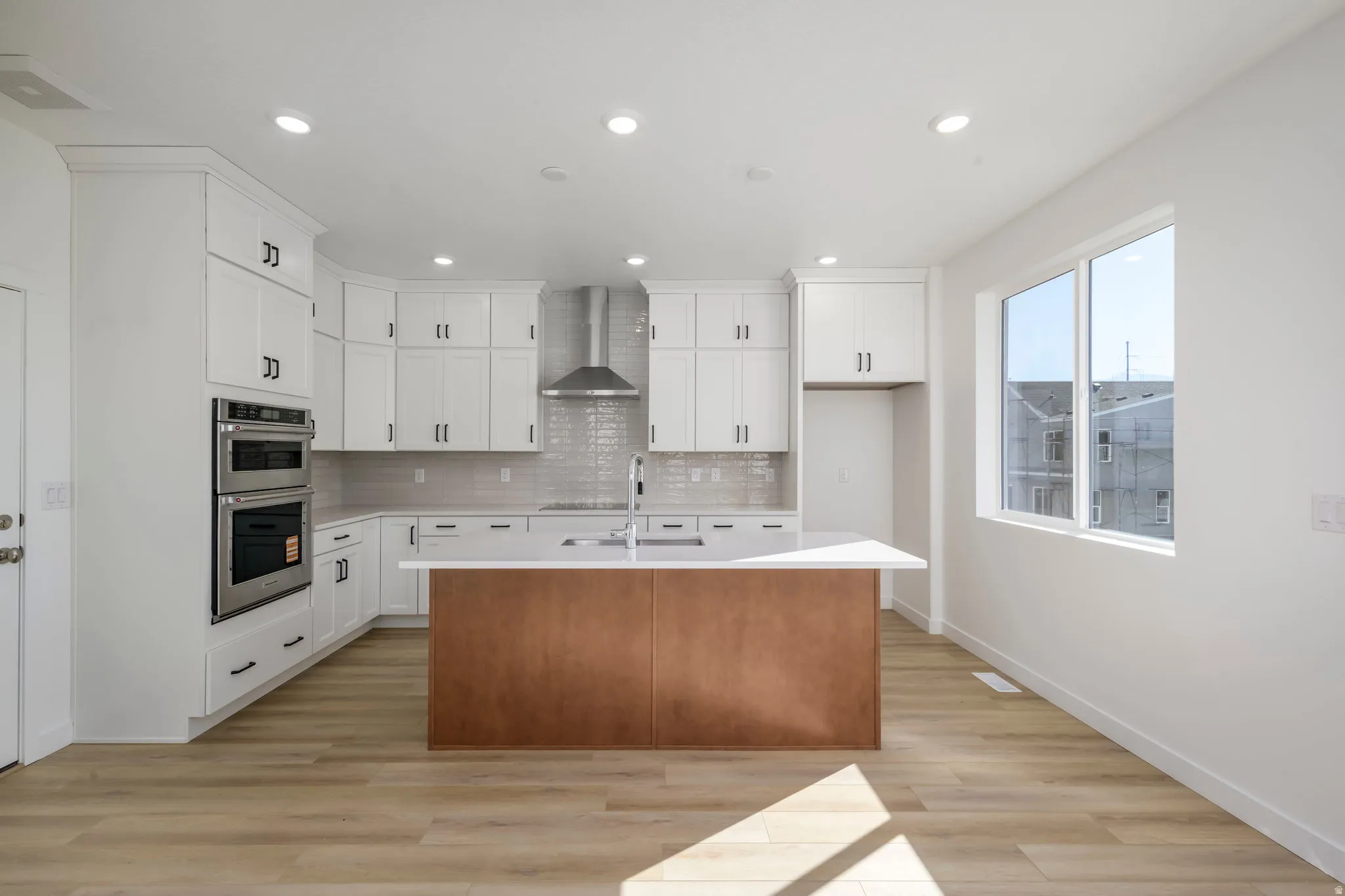 Dinner party, Taco Tuesday, or midnight cookie mission-this kitchen rises to the occasion.