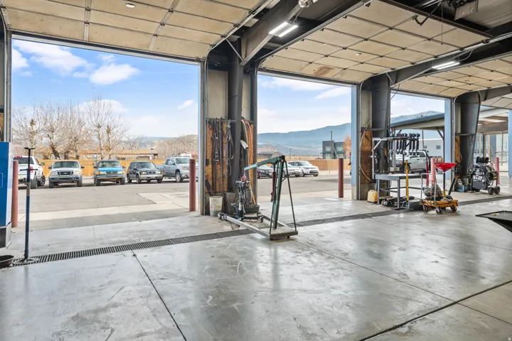 Garage featuring a mountain view