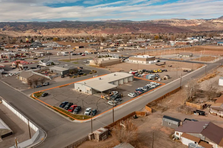 Aerial view of property and surrounding area with mountains and property parcel outlined