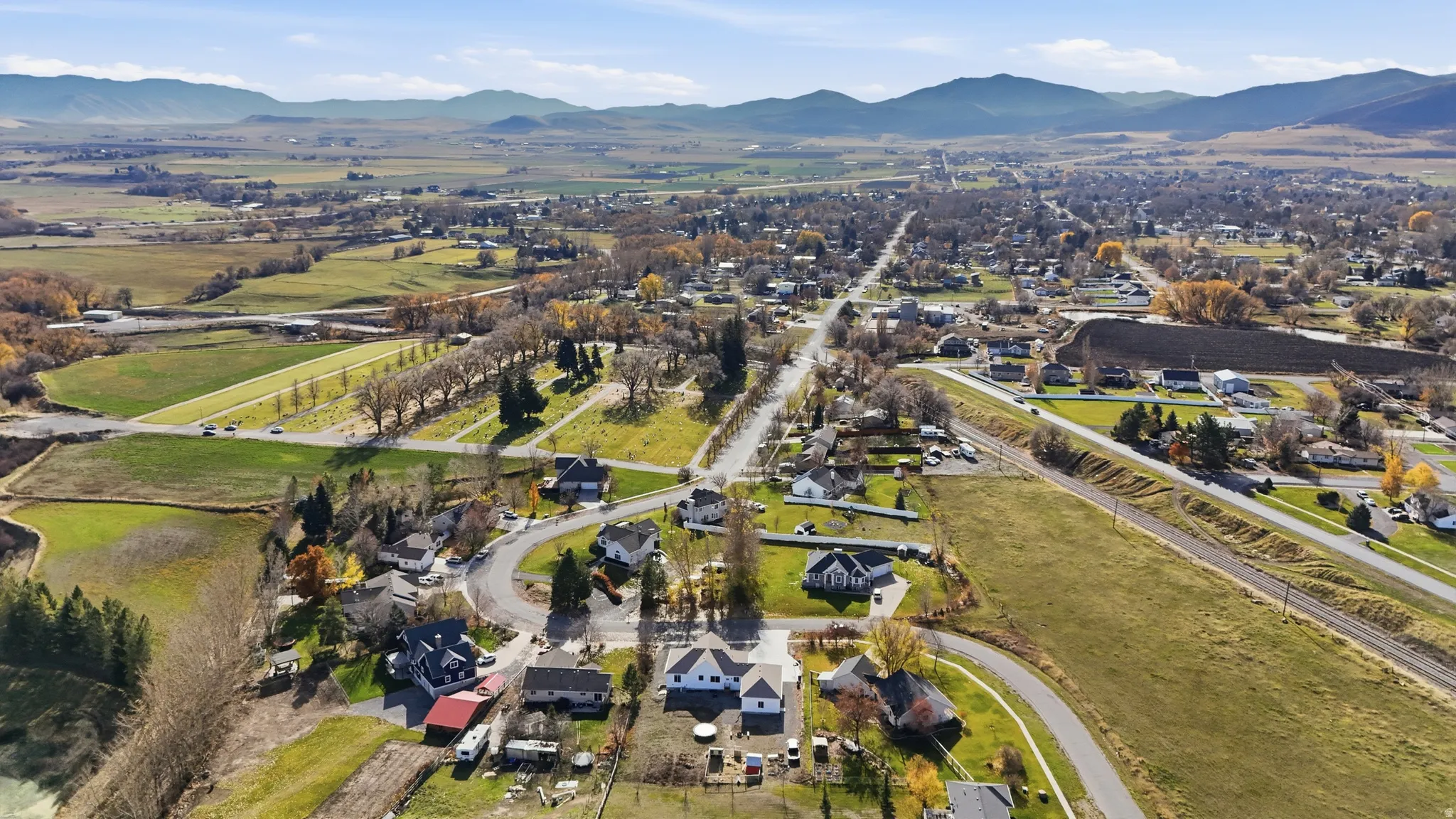 Aerial overview of property's location featuring a mountain backdrop and nearby suburban area