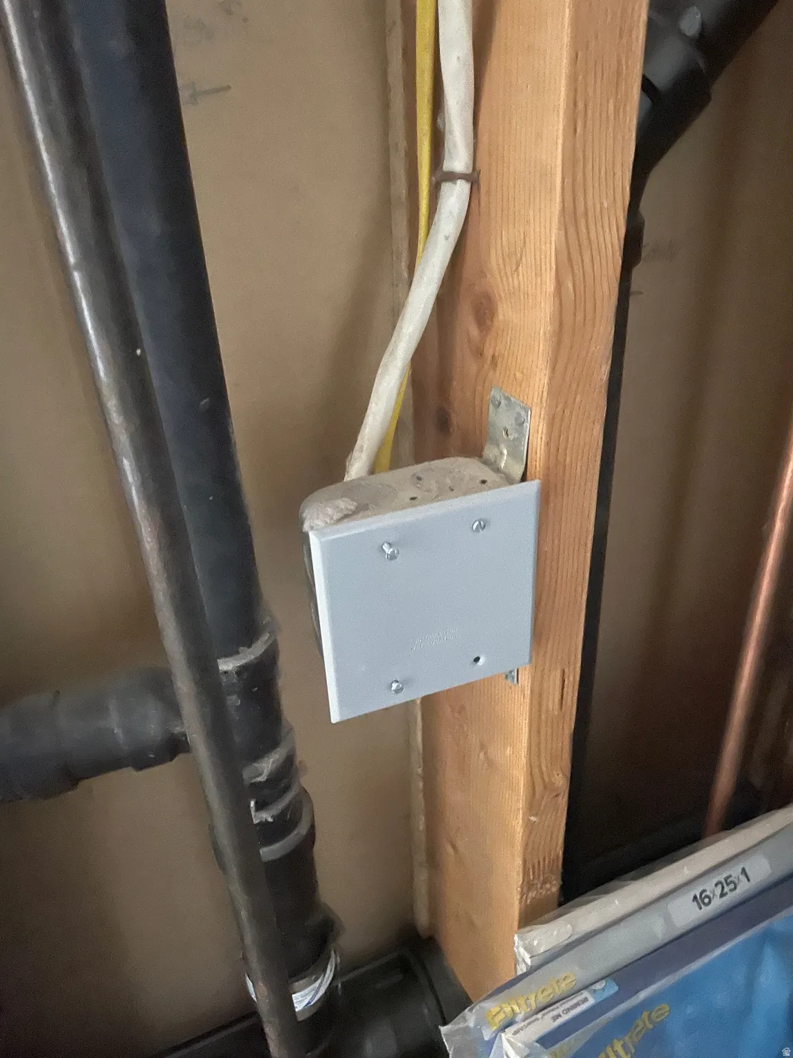 Note both Electric and Gas Dry hookup possible