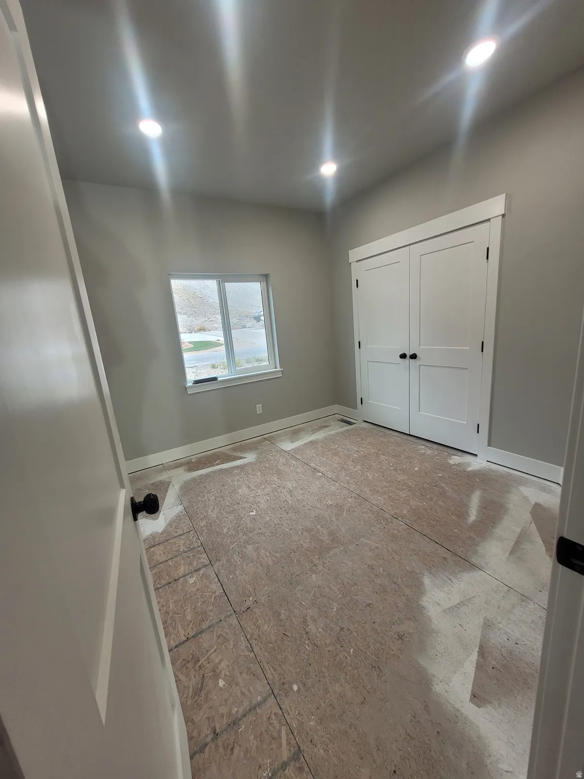 Unfurnished bedroom featuring baseboards and a closet