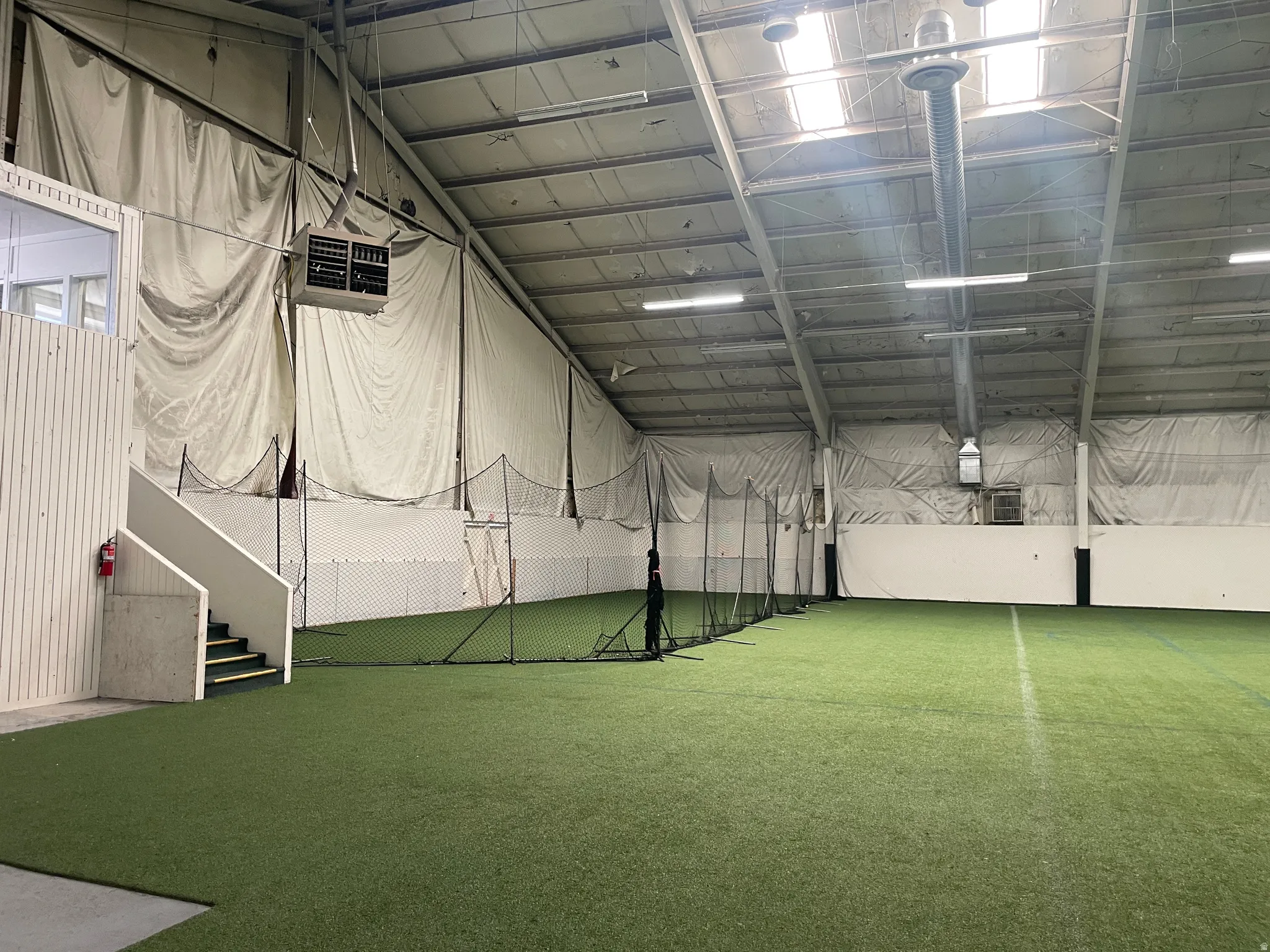 Miscellaneous room with a heating unit