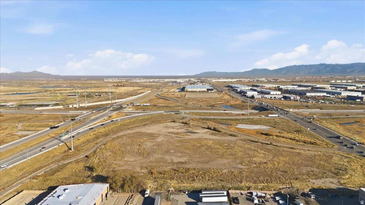 Aerial view of property and surrounding area with mountains