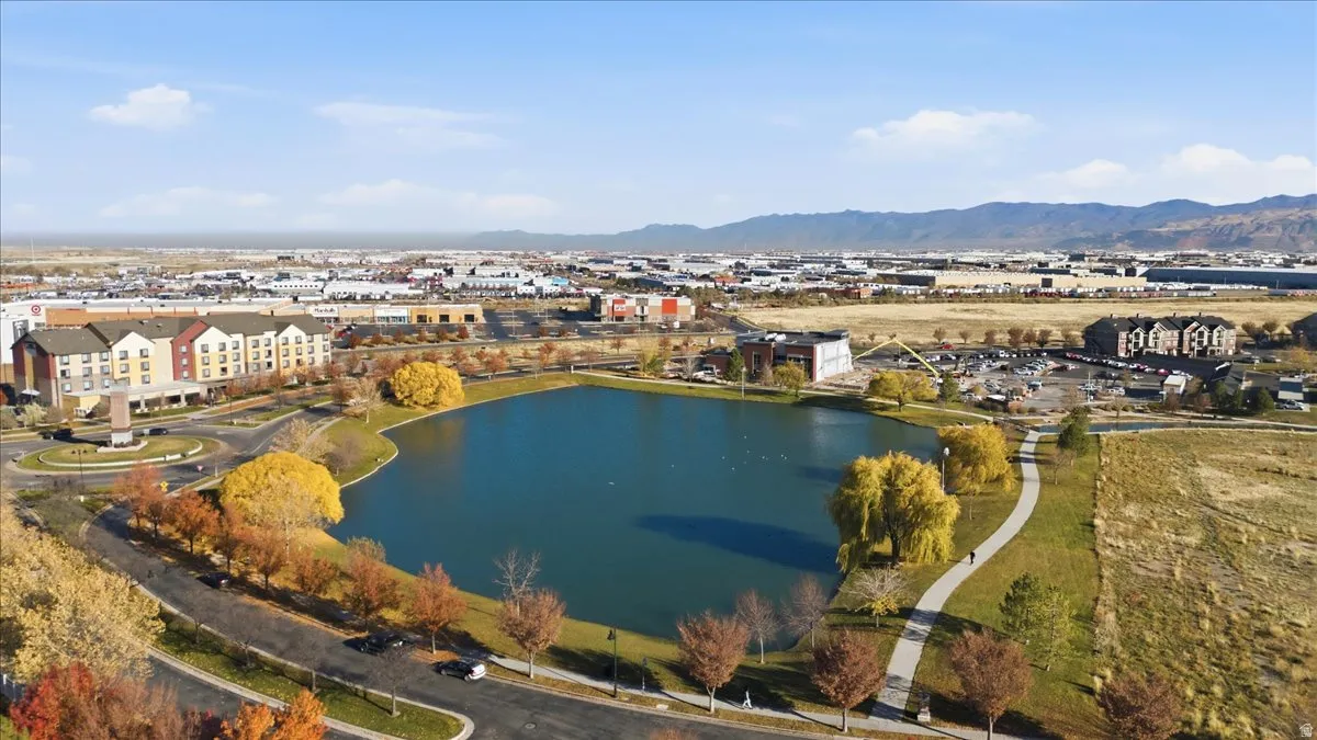 Aerial overview of property's location with a water and mountain view