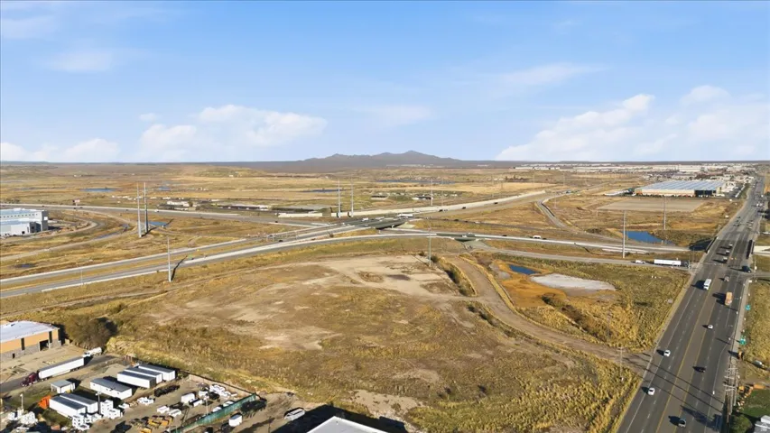 View of property location with a major roadway and mountains