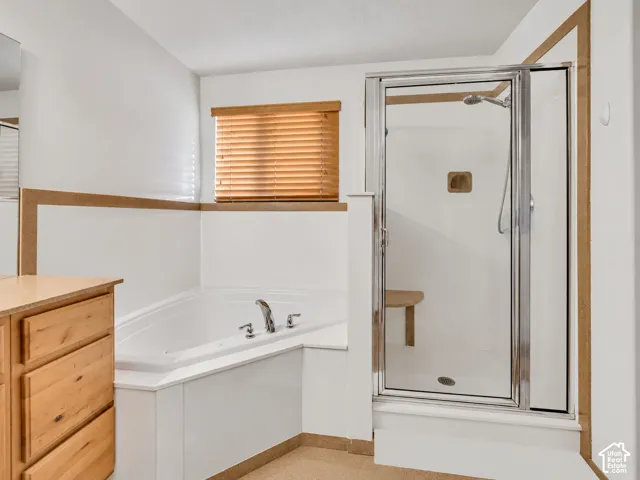 Integrated corner tub with deck-mounted faucet