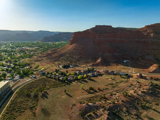 Aerial view of property's location with mountains