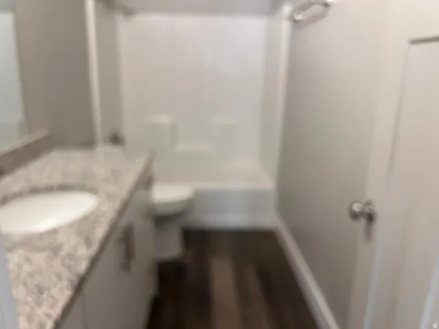 Full bath with vanity and shower / tub combination
