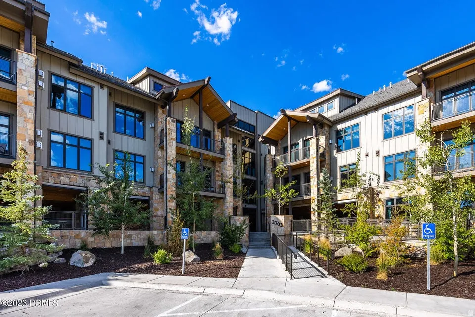 View of apartment building / complex