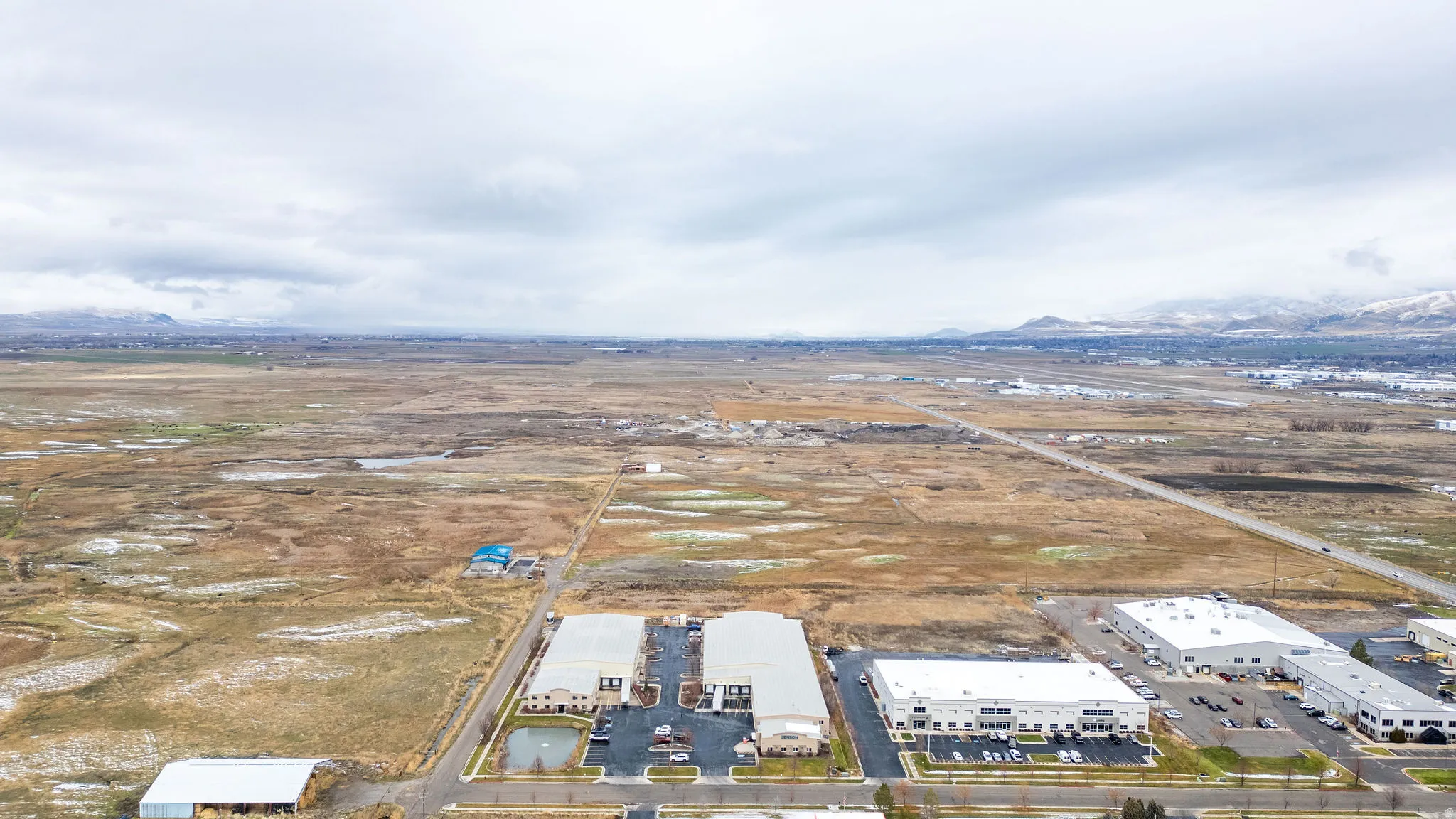 Aerial view of property and surrounding area with mountains