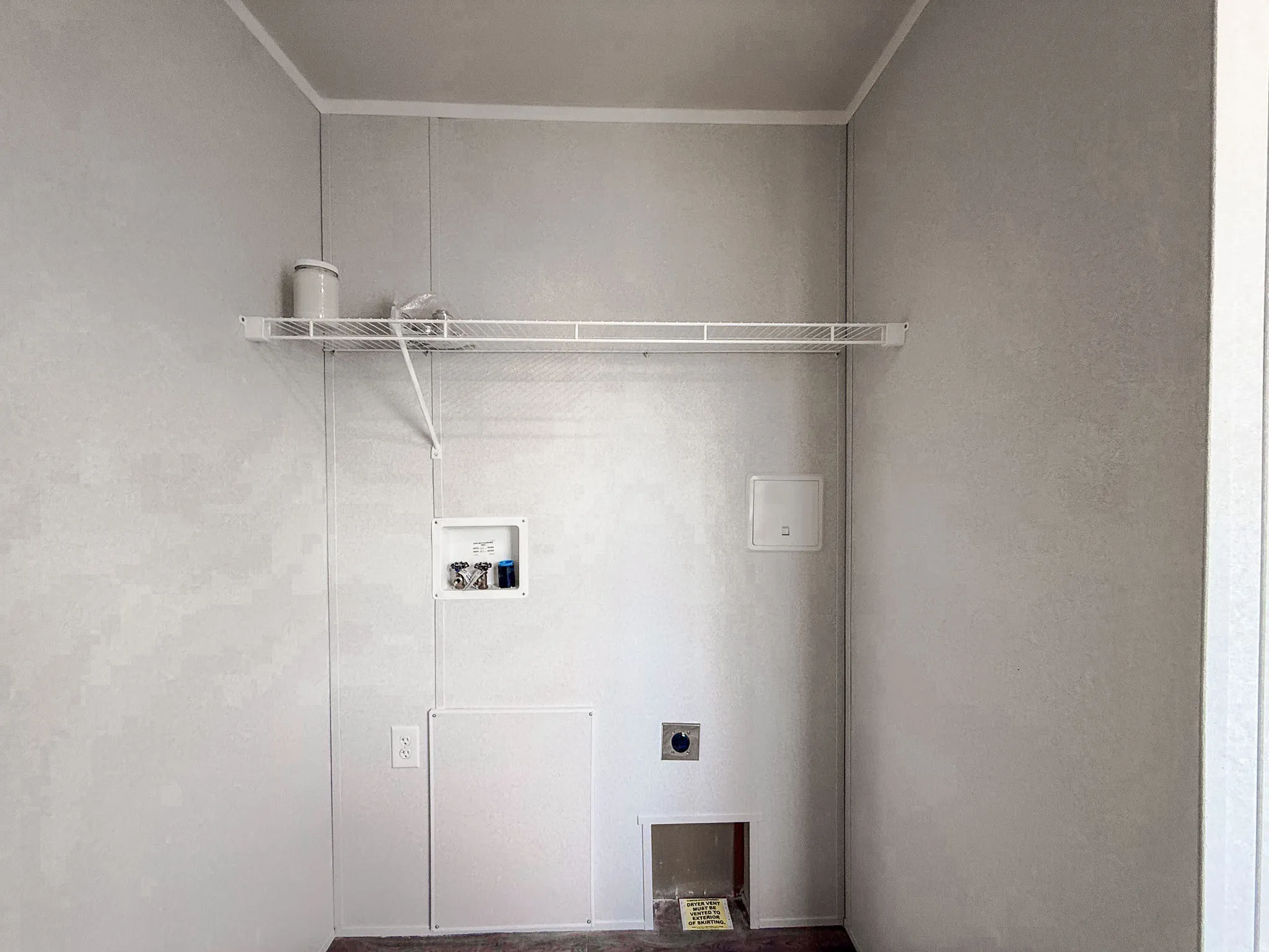 Laundry area featuring hookup for a washing machine and electric dryer hookup