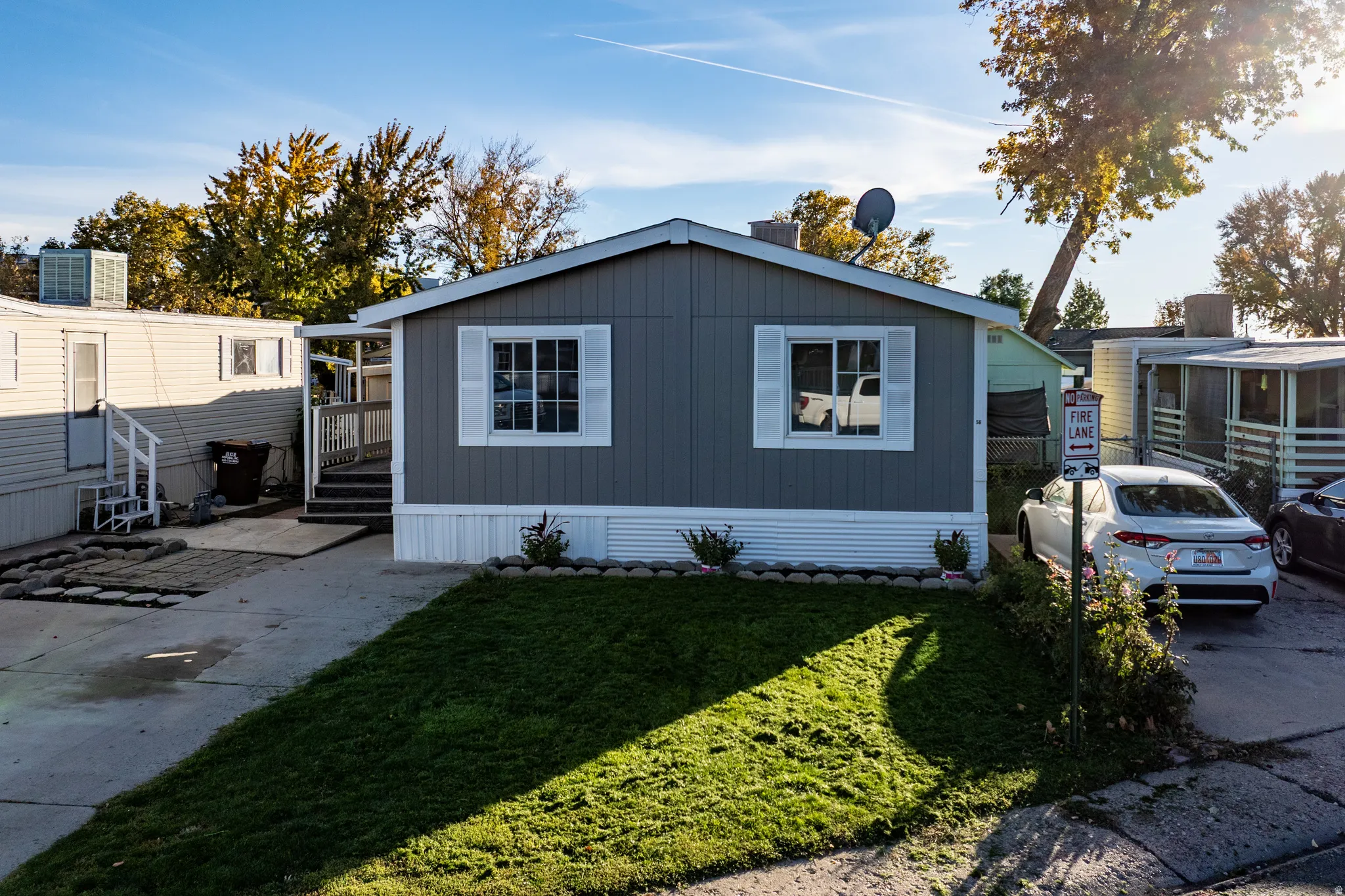 View of front facade with a front lawn