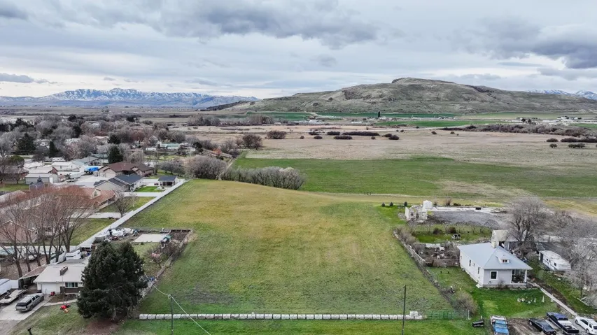 Overview of rural landscape featuring mountains