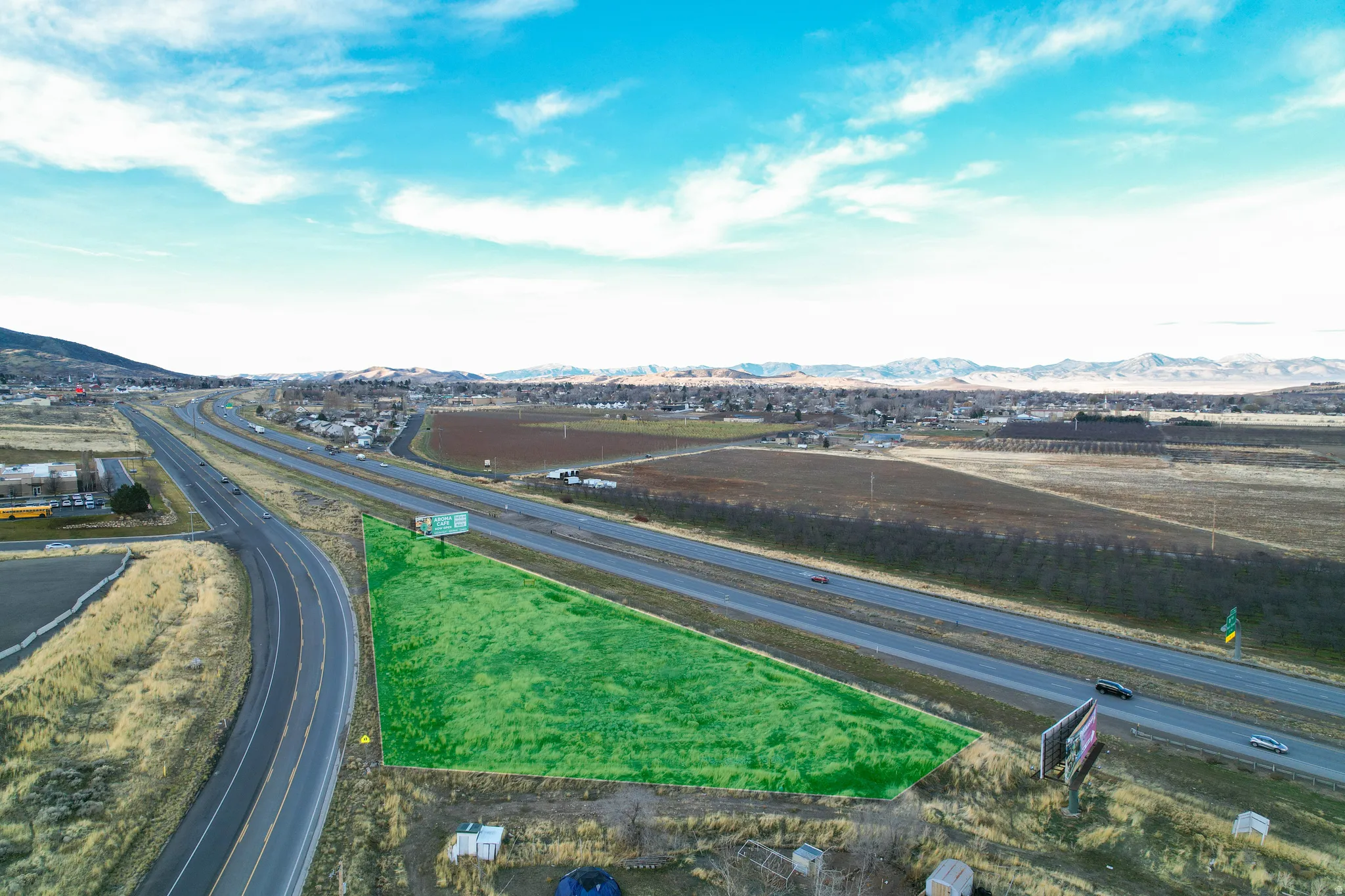 View of property location featuring a mountainous background and property boundaries highlighted