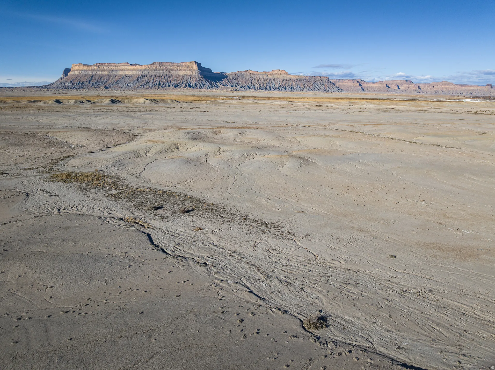 View of mountain background featuring a desert landscape