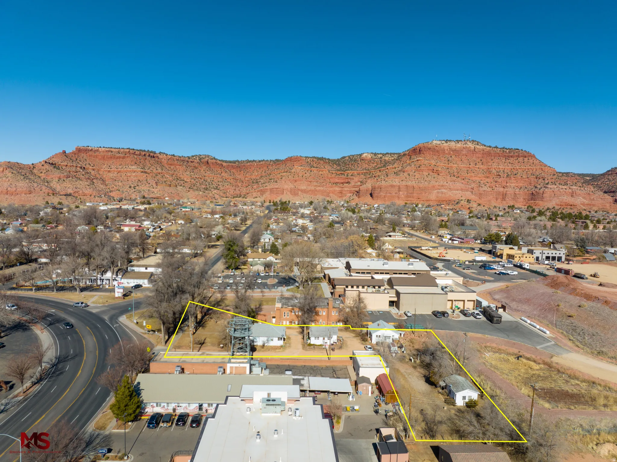 Aerial view of property's location with mountains and property parcel outlined