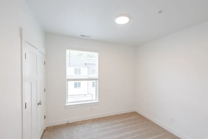 Neutral tone carpet flooring