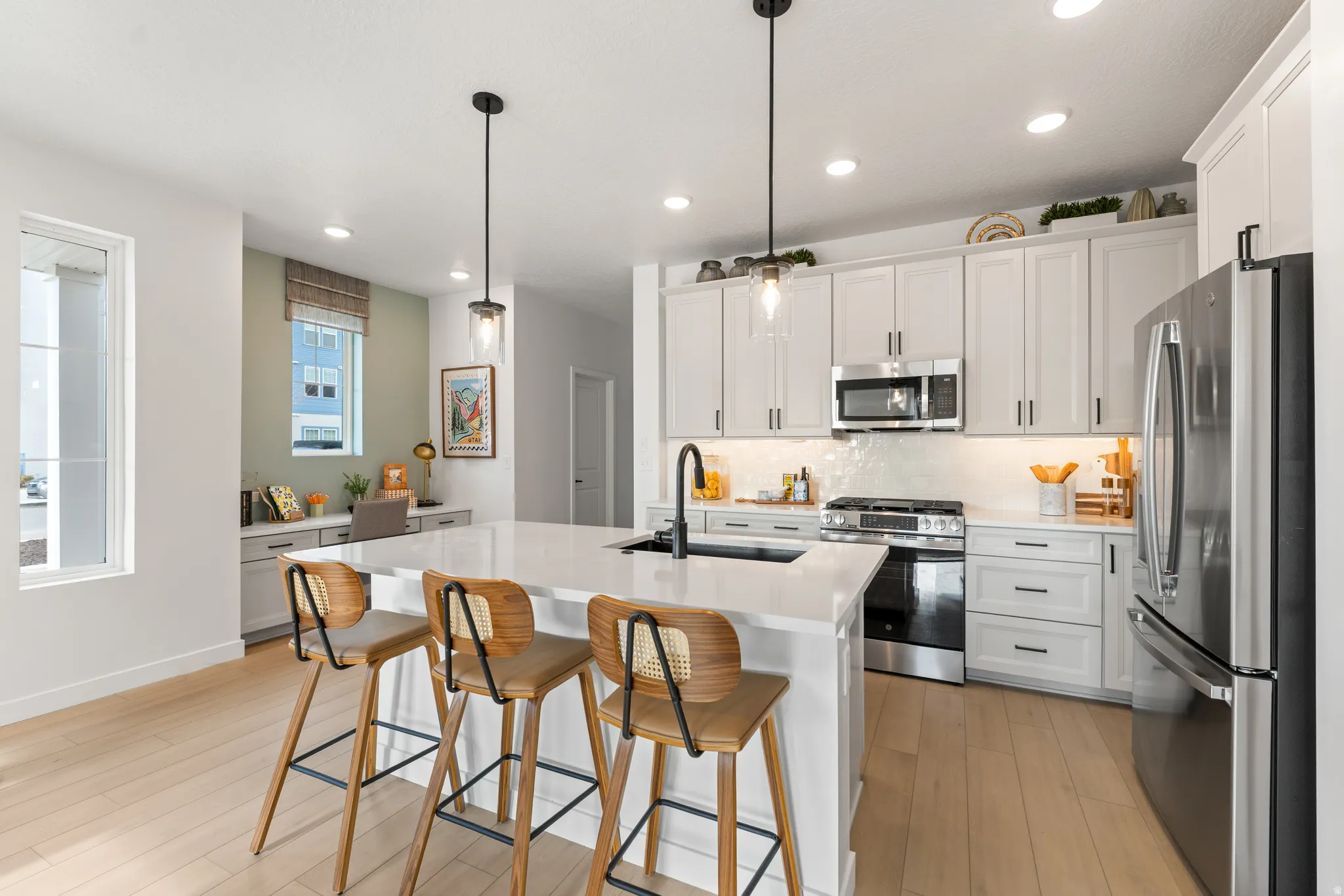 PHOTOS OF MODEL HOME FLOORPLAN, NOT ACTUAL HOME