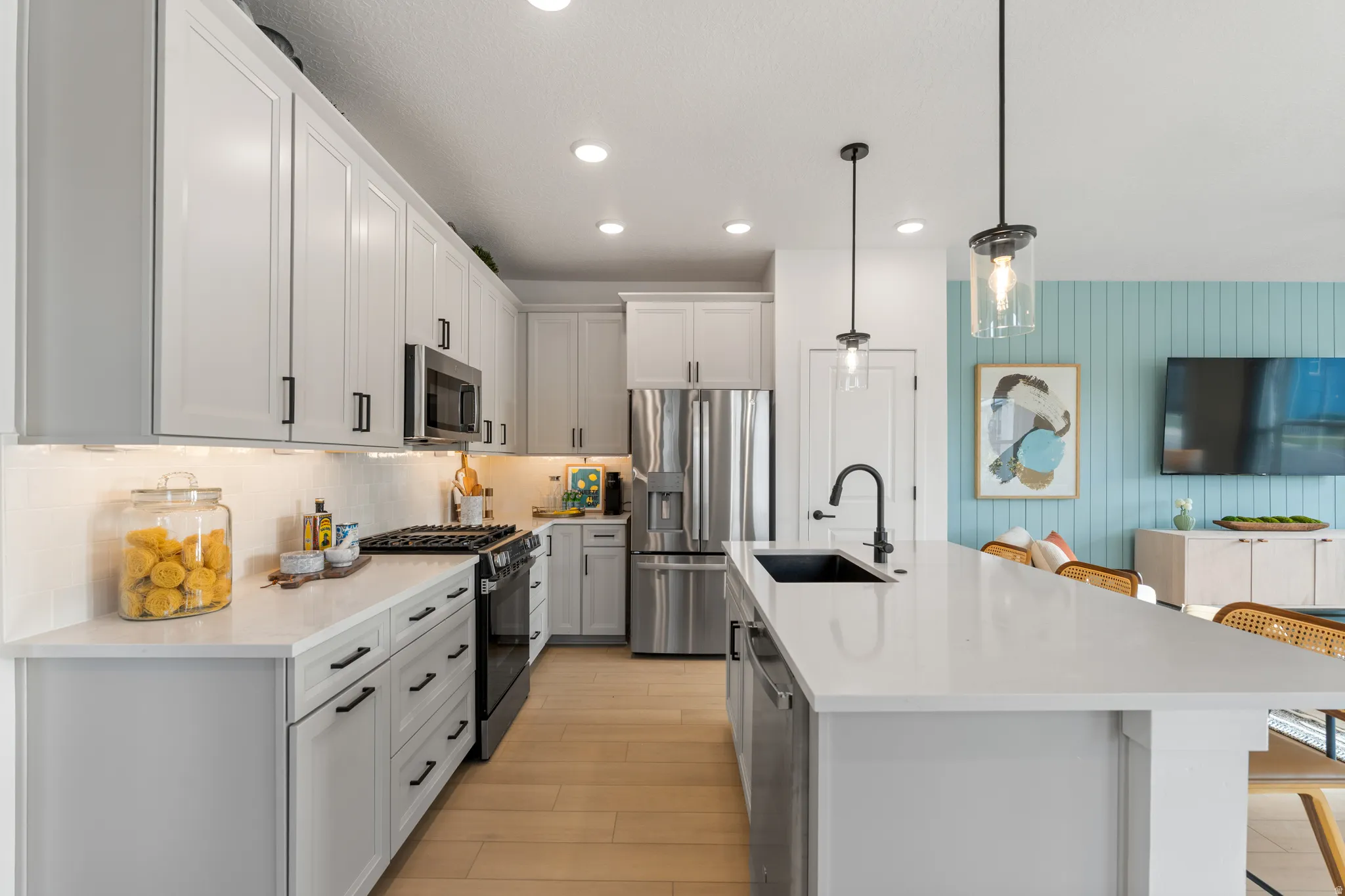 PHOTOS OF MODEL HOME FLOORPLAN, NOT ACTUAL HOME