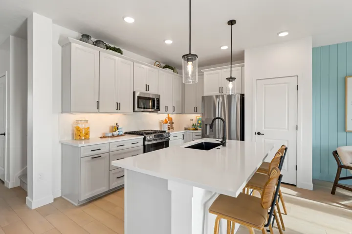 PHOTOS OF MODEL HOME FLOORPLAN, NOT ACTUAL HOME