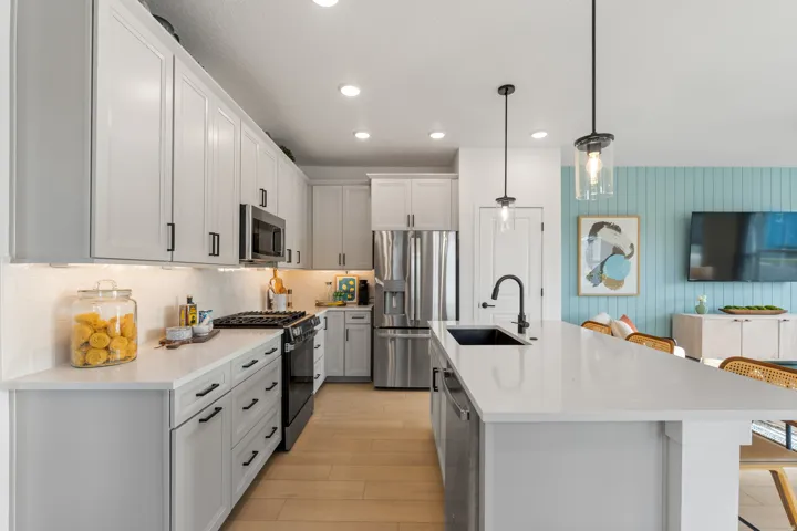 PHOTOS OF MODEL HOME FLOORPLAN, NOT ACTUAL HOME