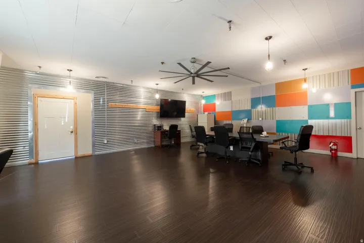 Misc room with ceiling fan