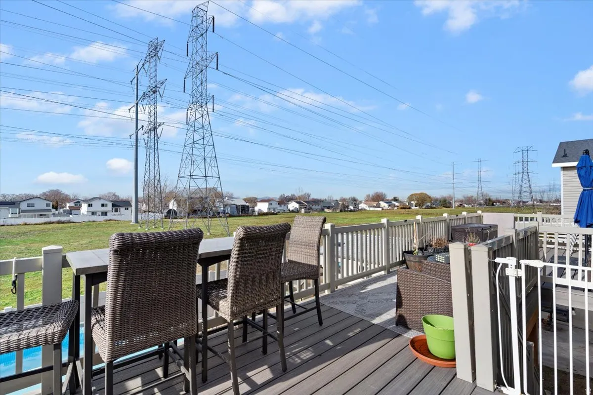 Georgous sunsets with no backyard neighbors