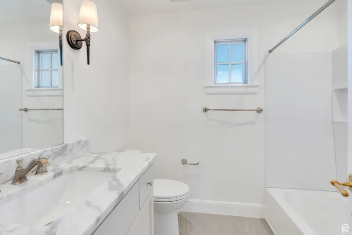 Main family bath on 2nd floor