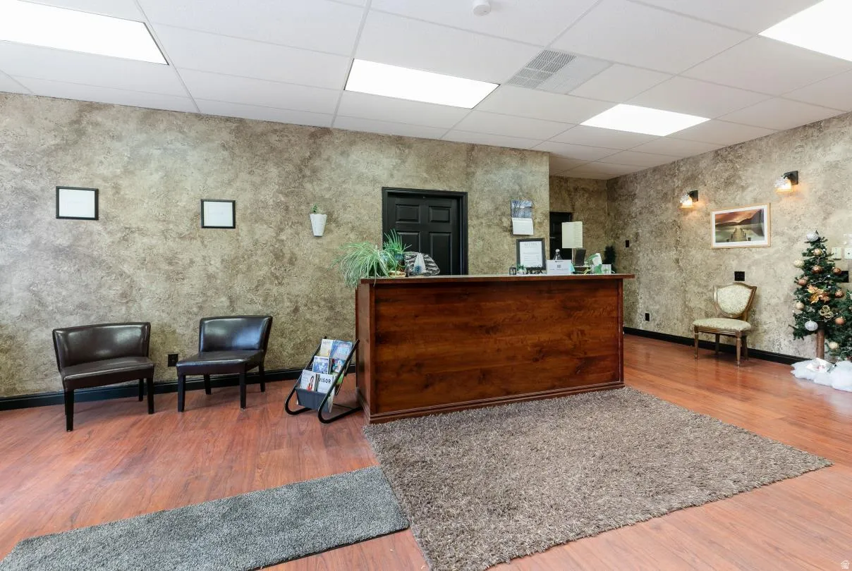 Reception with a drop ceiling and wallpapered walls