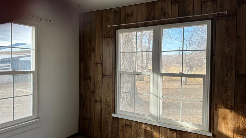 Detailed view of wood walls