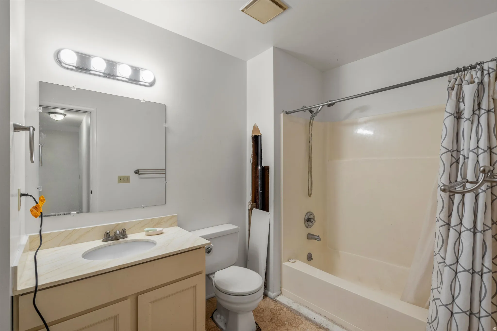 Bathroom with shower / tub combo and vanity