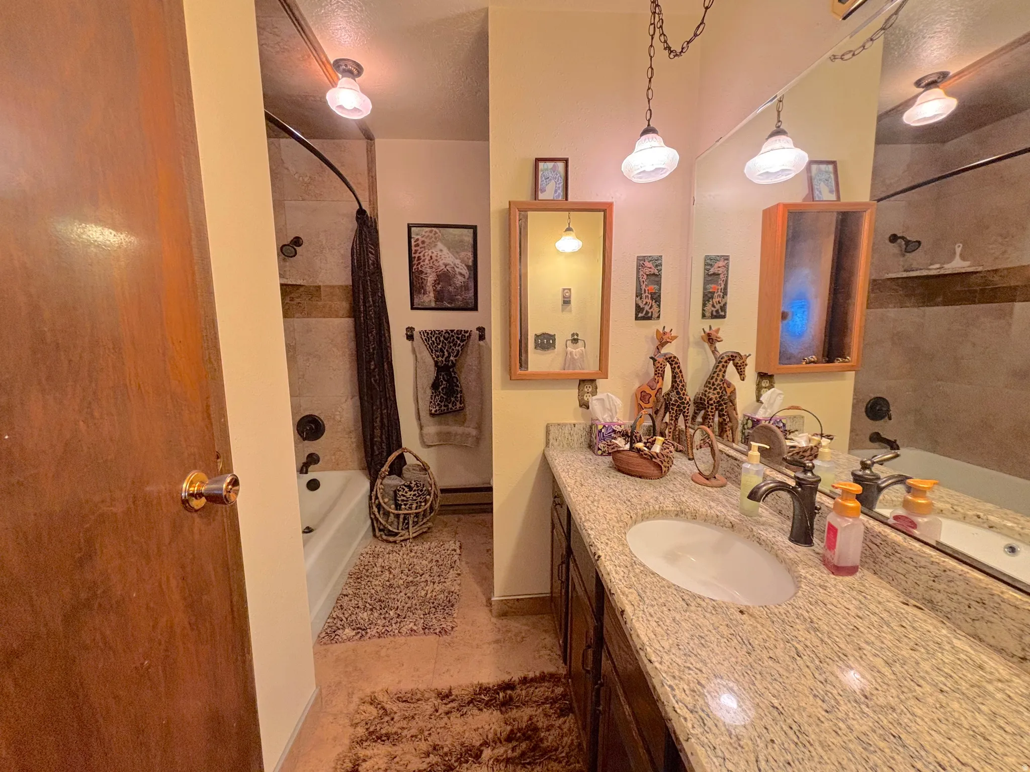 Main floor hall bathroom