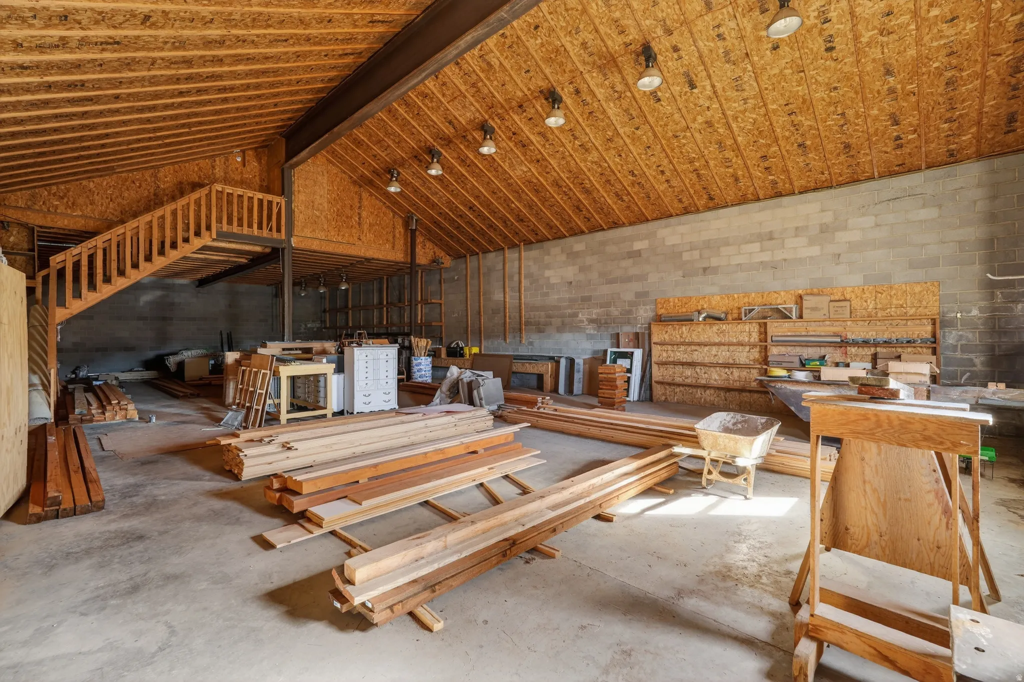Miscellaneous room featuring high vaulted ceiling