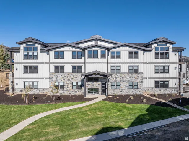 View of apartment building / complex