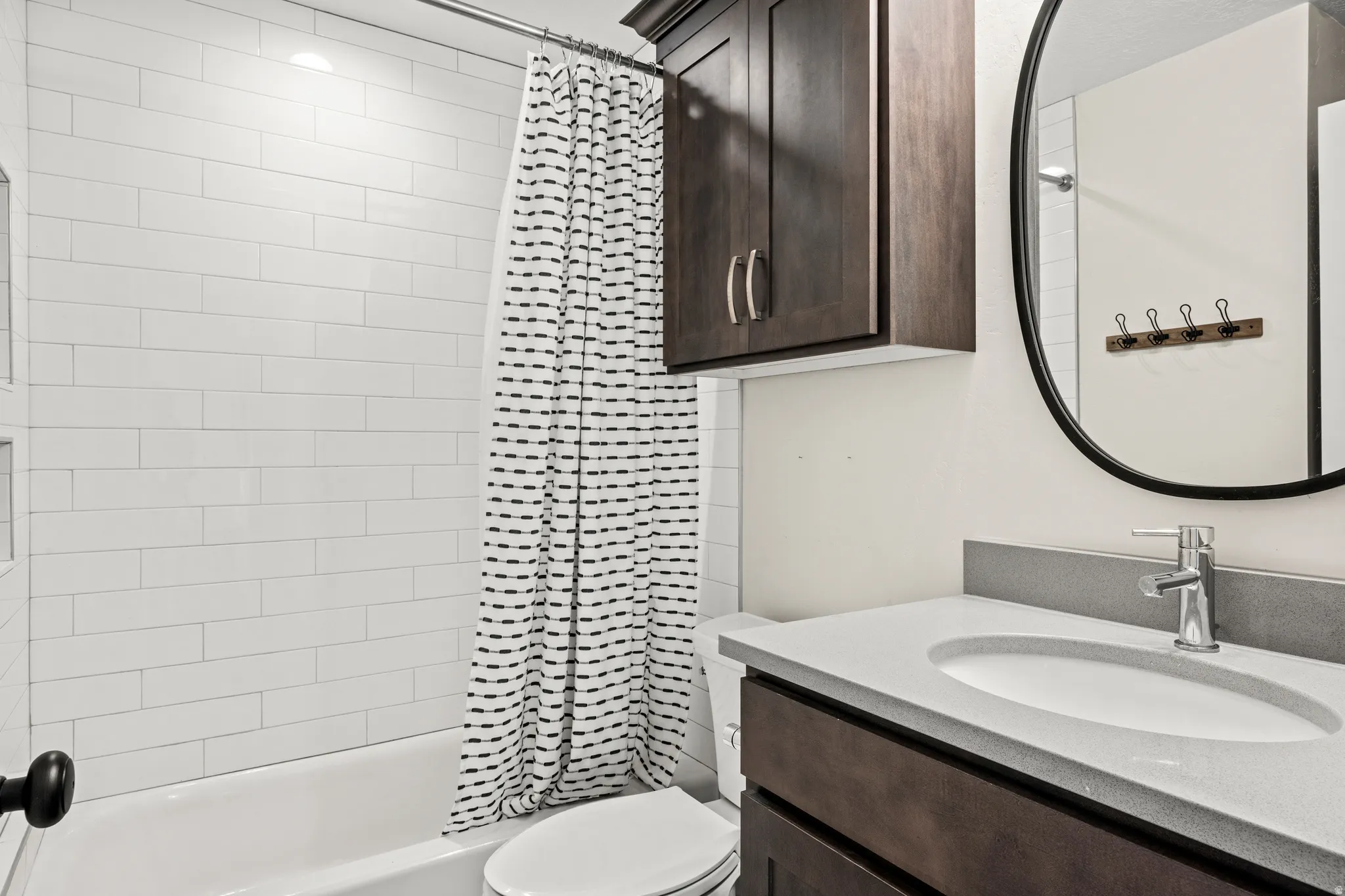 Full bath with vanity and shower / bath combo with shower curtain