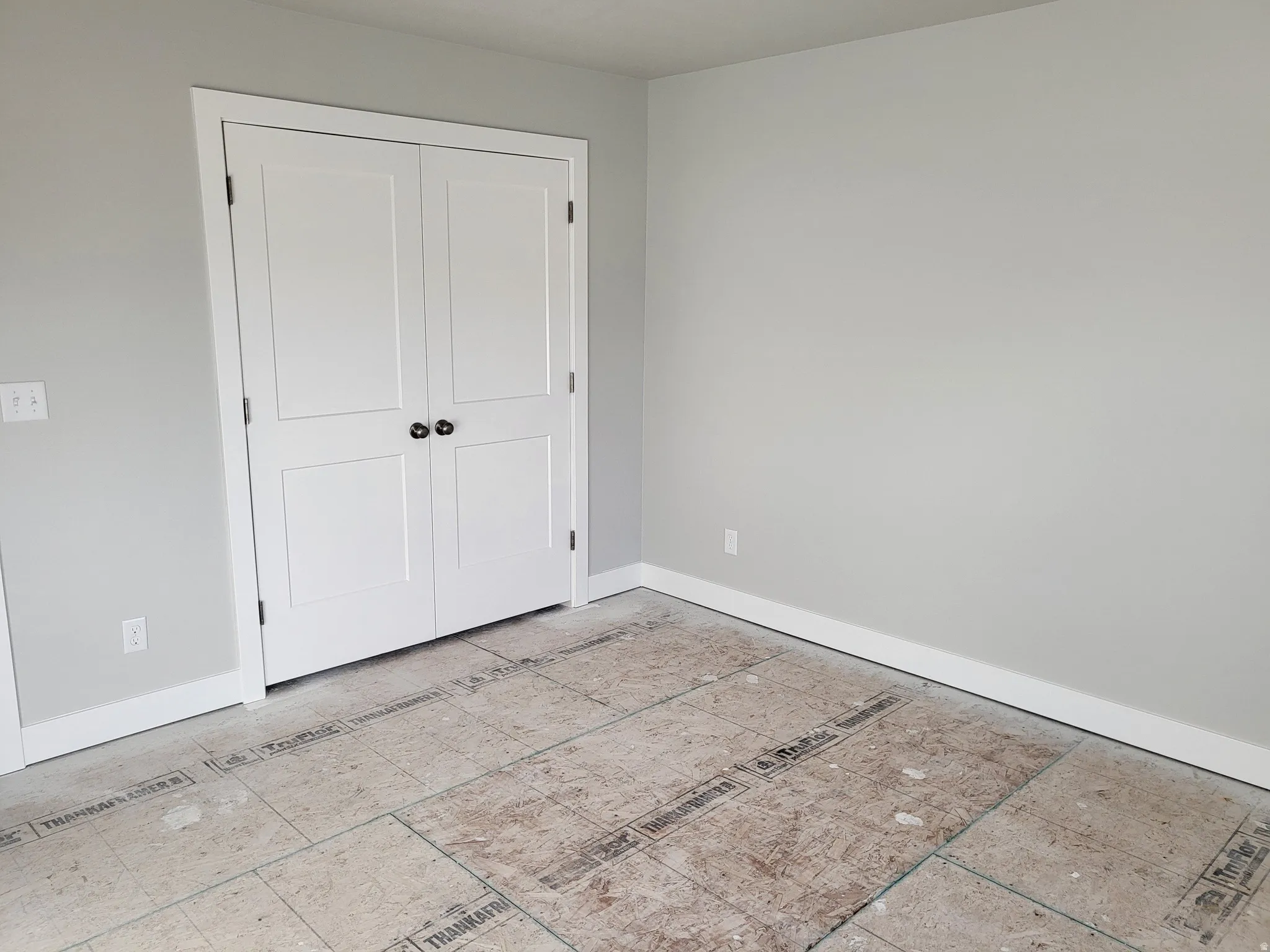 Another Big Bedroom with baseboards and a closet