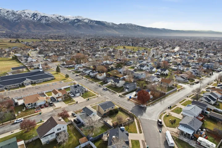 View of property location featuring nearby suburban area and a mountain backdrop