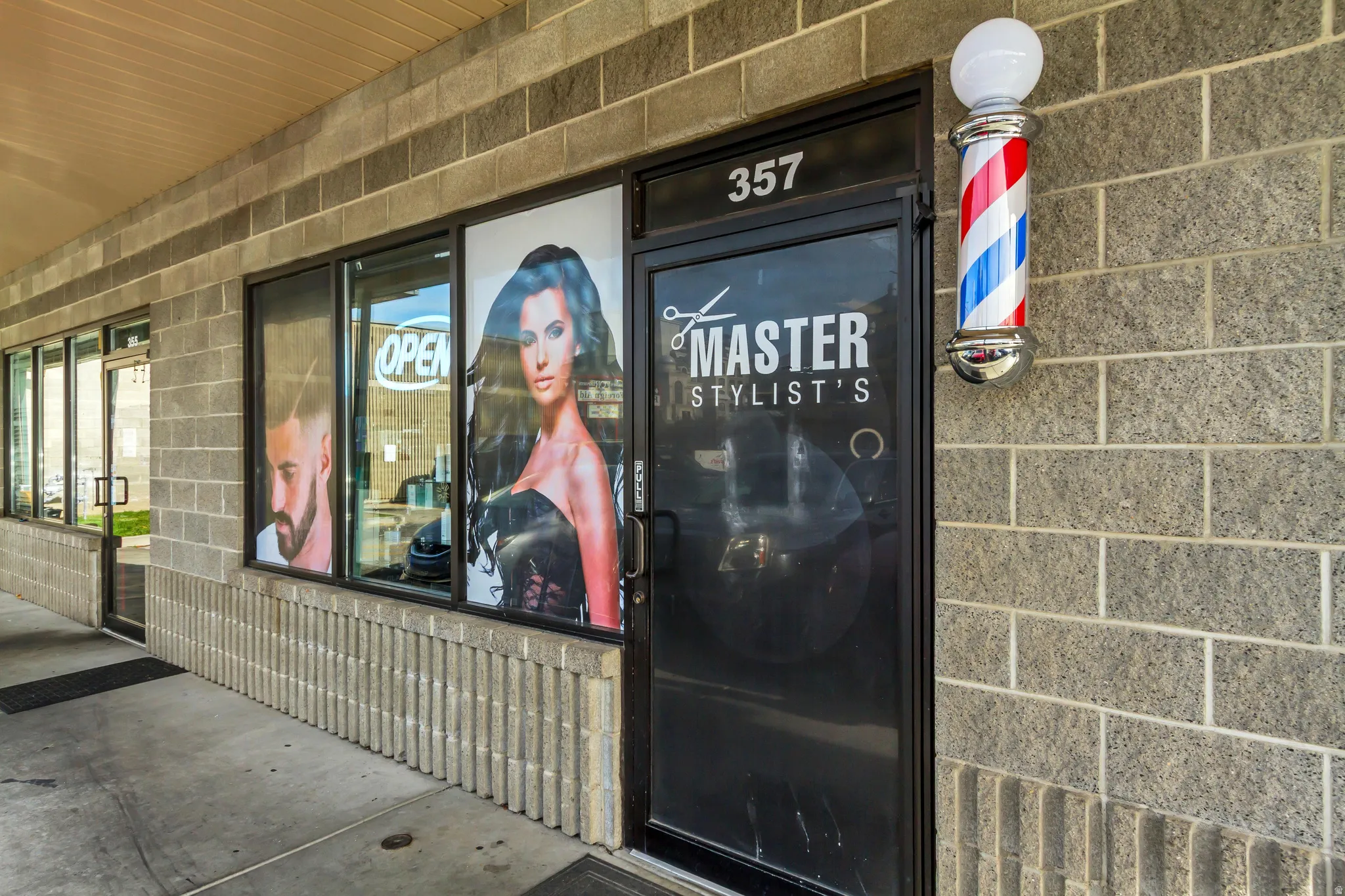 Property entrance featuring a porch