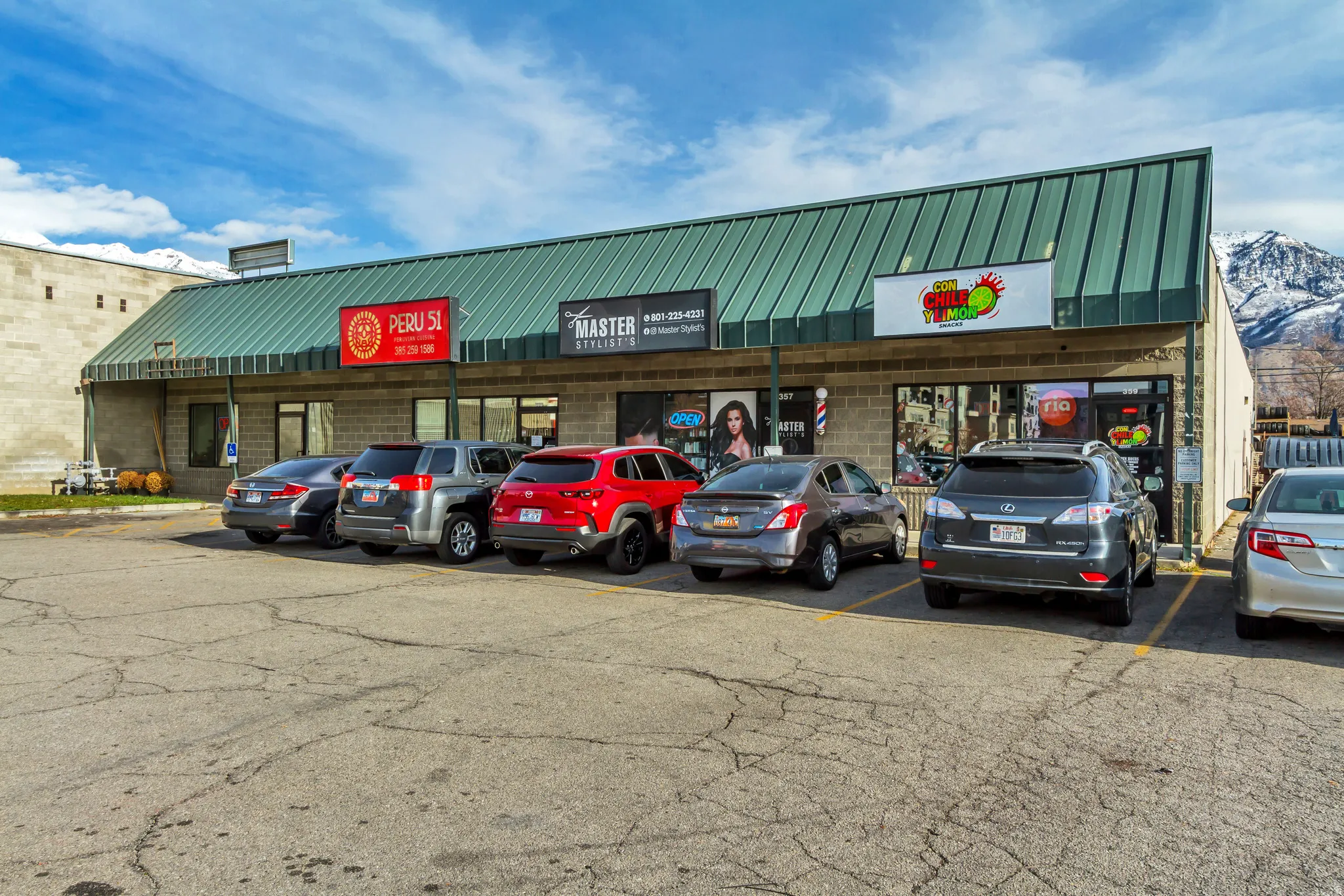 View of commercial location featuring uncovered parking