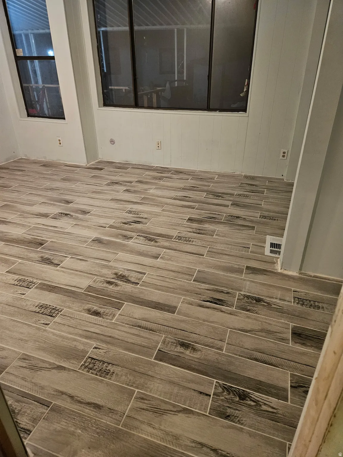 Empty room featuring wood tiled floors