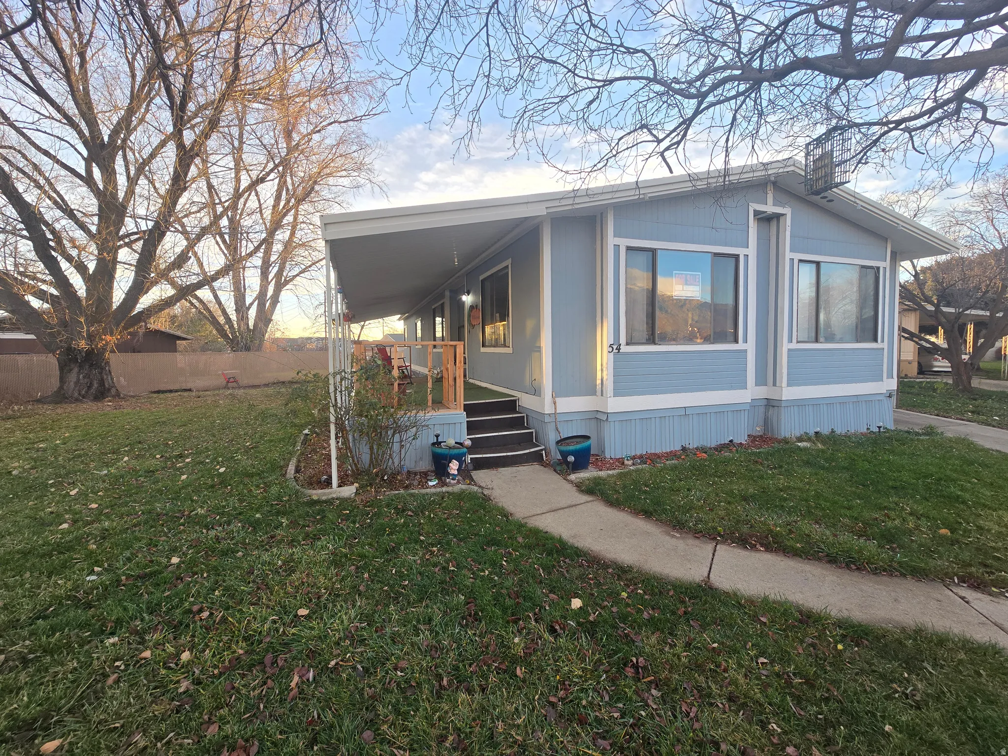 Manufactured / mobile home with a porch