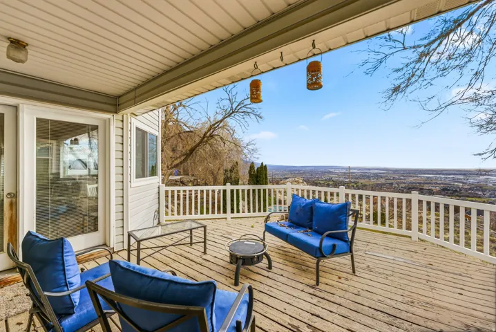 Deck featuring an outdoor hangout area