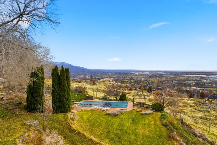 Bird's eye view of mountains and a pool