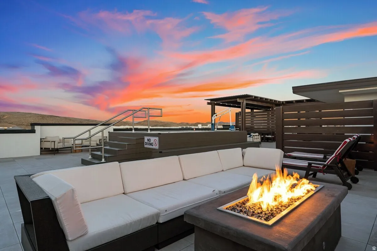 View of patio / terrace featuring outdoor lounge area