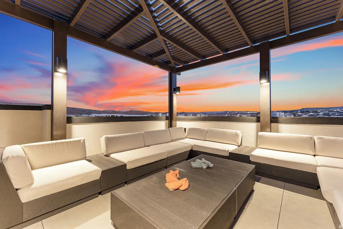 View of patio / terrace featuring outdoor lounge area
