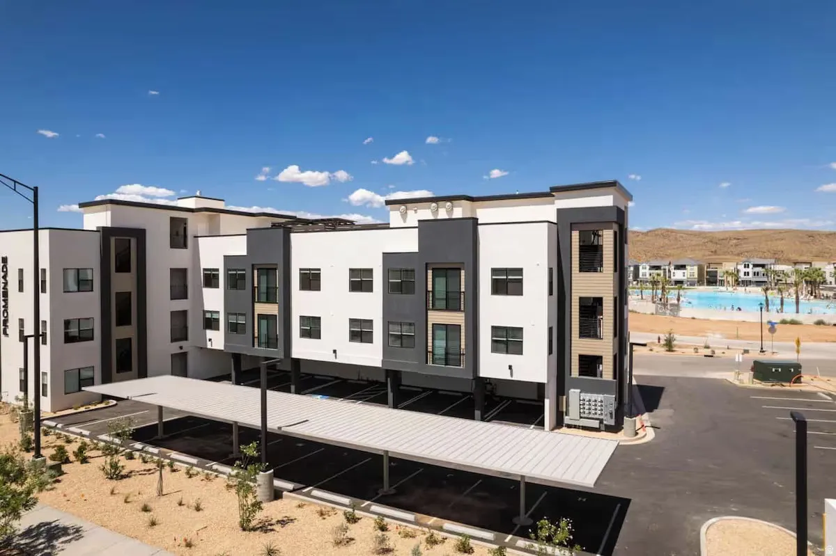 View of apartment building / complex